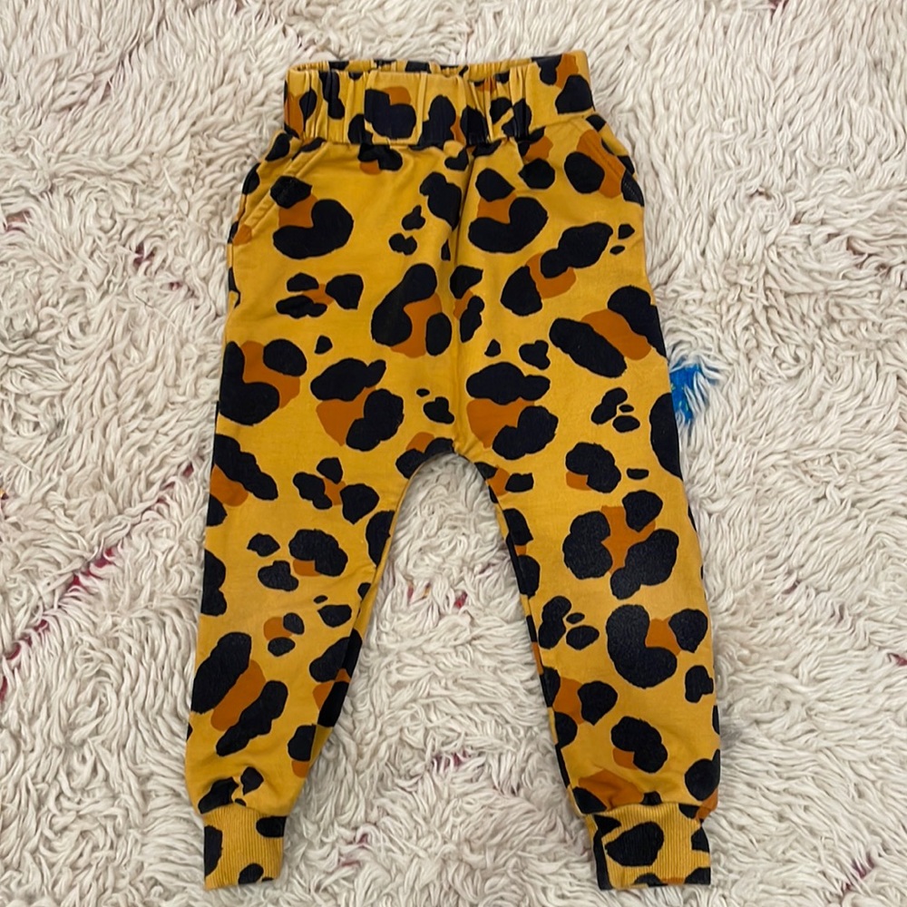 Hugo ❤️ tiki leopard print pants